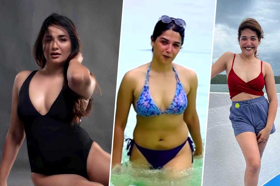 ভেজা শরীরে জলে আগুন ধরালেন রোশনি, ট্যানে থোড়াই কেয়ার ‘অতি উত্তম’ নায়িকার!