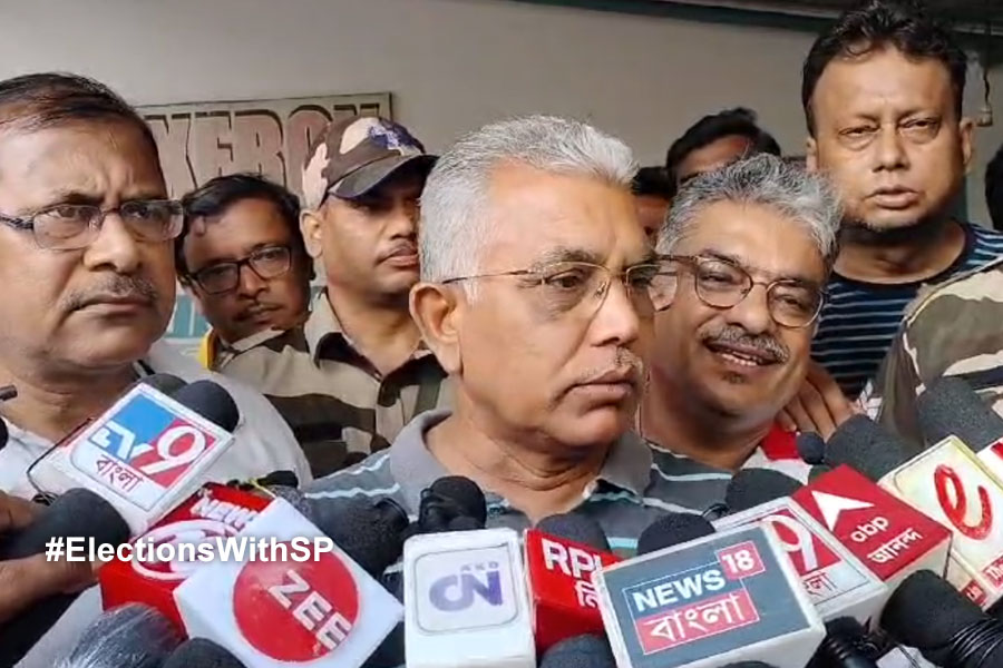 এবার নেতাদের বাড়িতে ঢুকতেও সেনা নামাতে হবে! সন্দেশখালি কাণ্ডে তীব্র খোঁচা দিলীপের