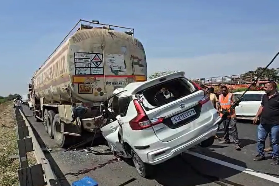 10 died in highway accident in Gujarat