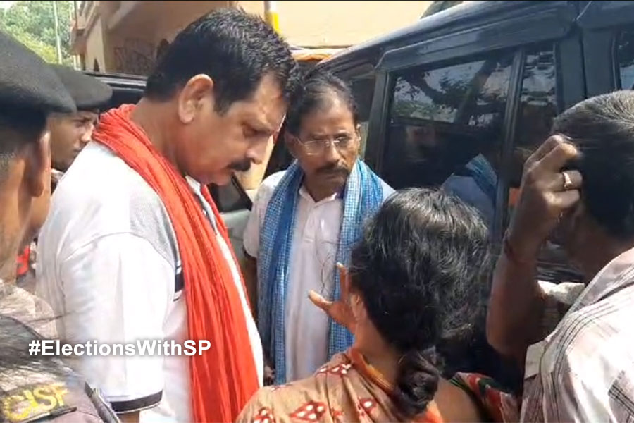 Jagannath Sarkar into an argument with a woman while performing puja in Santipur