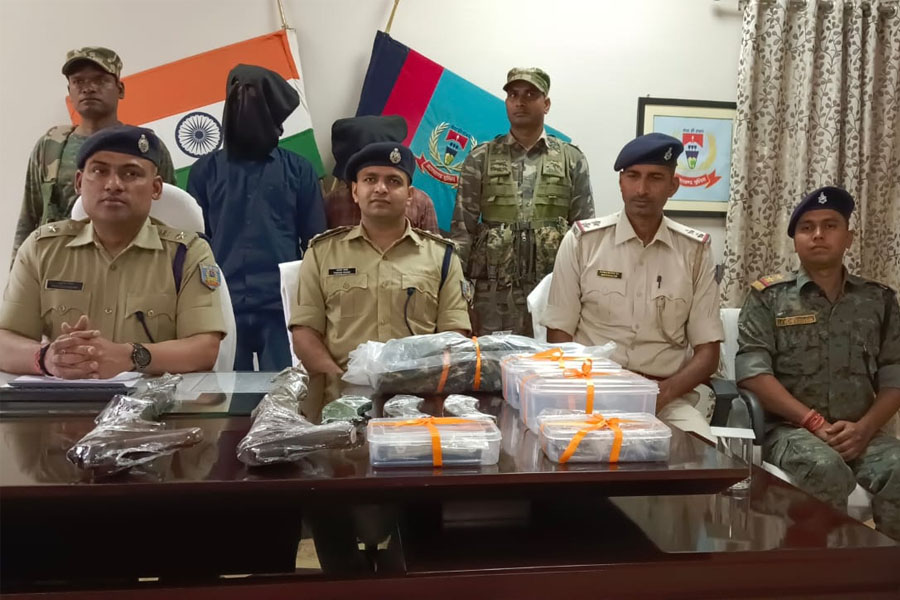 ভোটের মুখে নাশকতার ছক বানচাল, গ্রেপ্তার ২ PLFI নেতা, উদ্ধার প্রচুর অস্ত্রশস্ত্র
