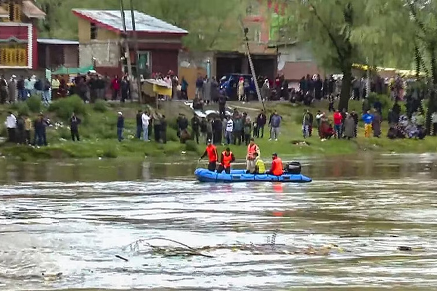 At least 4 dead after boat drowns in Jheelum river in Kashmir