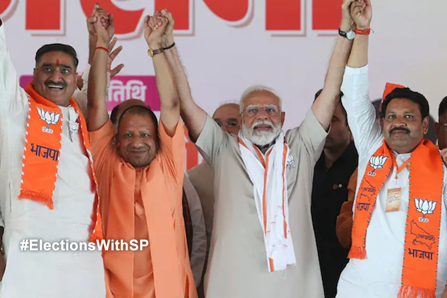 PM Narendra Modi praises Yogi Adityanath from Aligarh rally