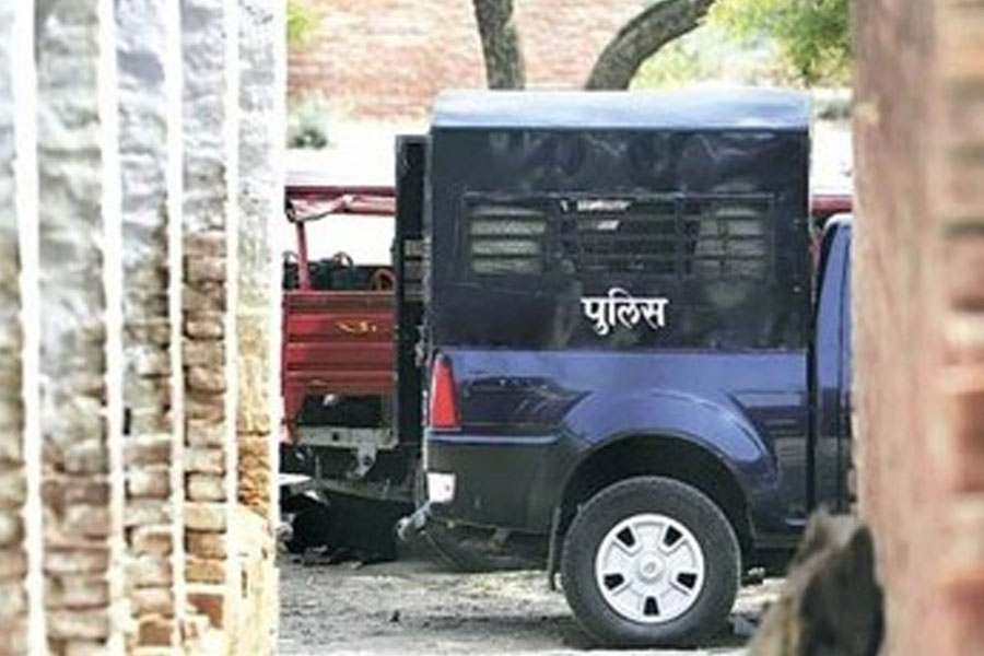 Two prisoners rape female inmate in Haryana jail van, police busy on other work