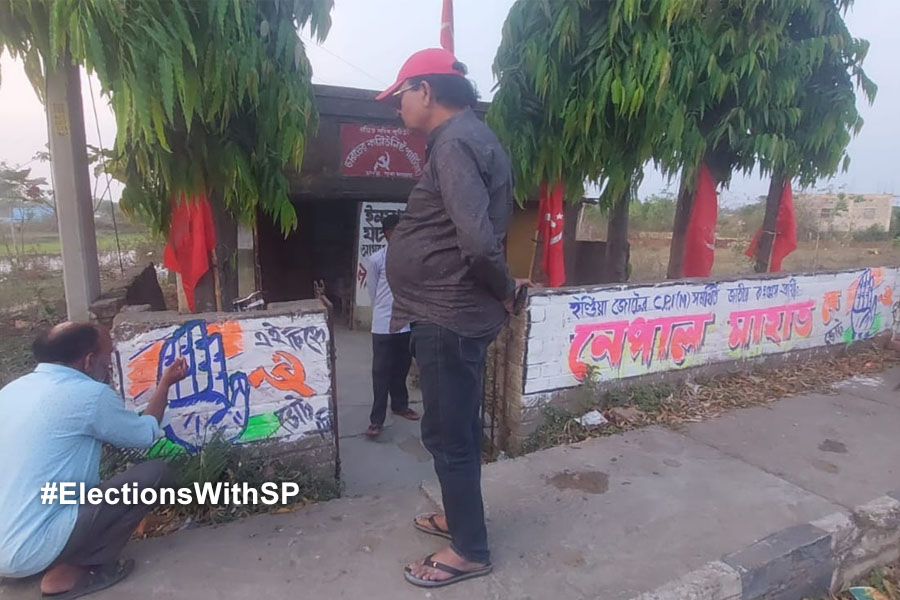 Due to alliance CPIM leaders drawing Hand symbols in Purulia for 2024 Lok Sabha election