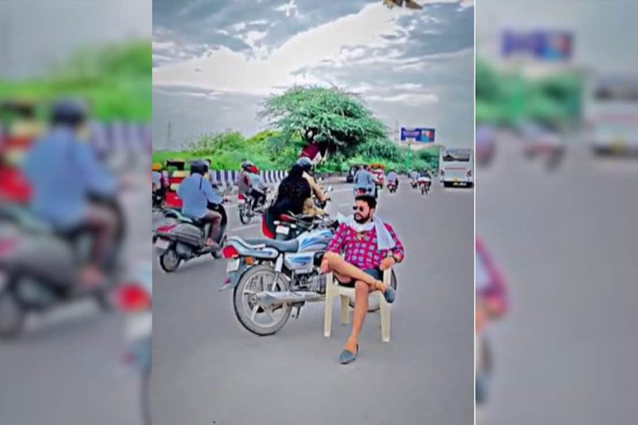 Man makes reel sitting on chair in middle of GT Road, police arrest