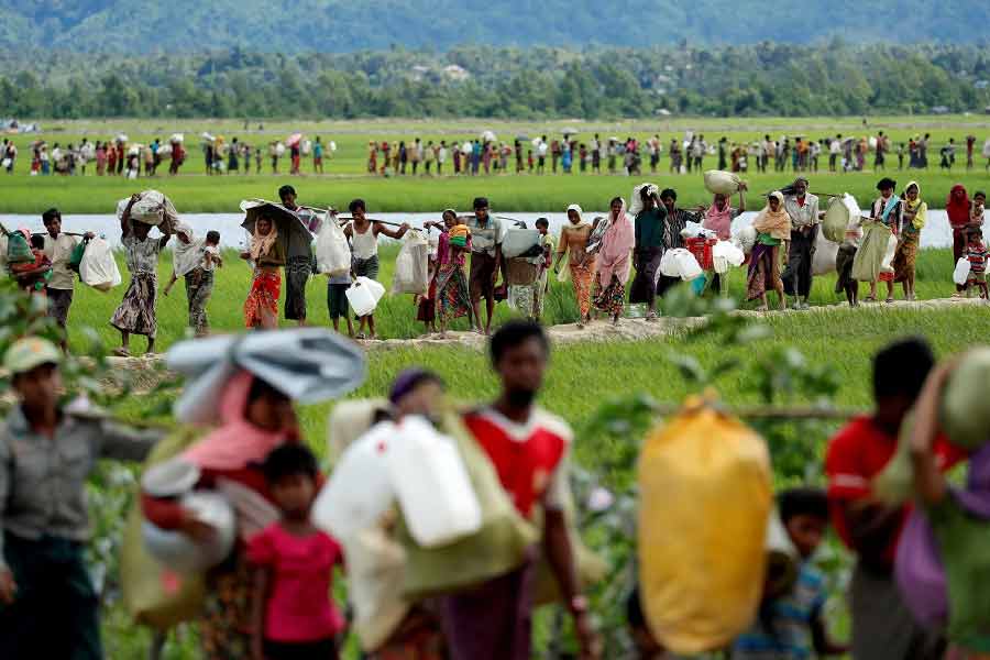 Thousands of Rohingya are waiting to enter Bangladesh