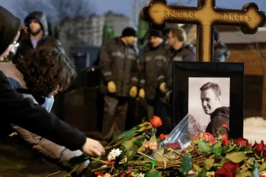 Russian priest suspended for performing Alexei Navalny's last rites