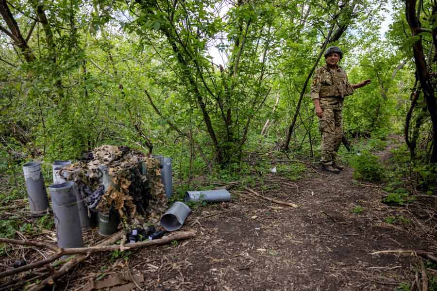 Ukraine pulls back from 3 villages, Zelenskyy pleads for weapons