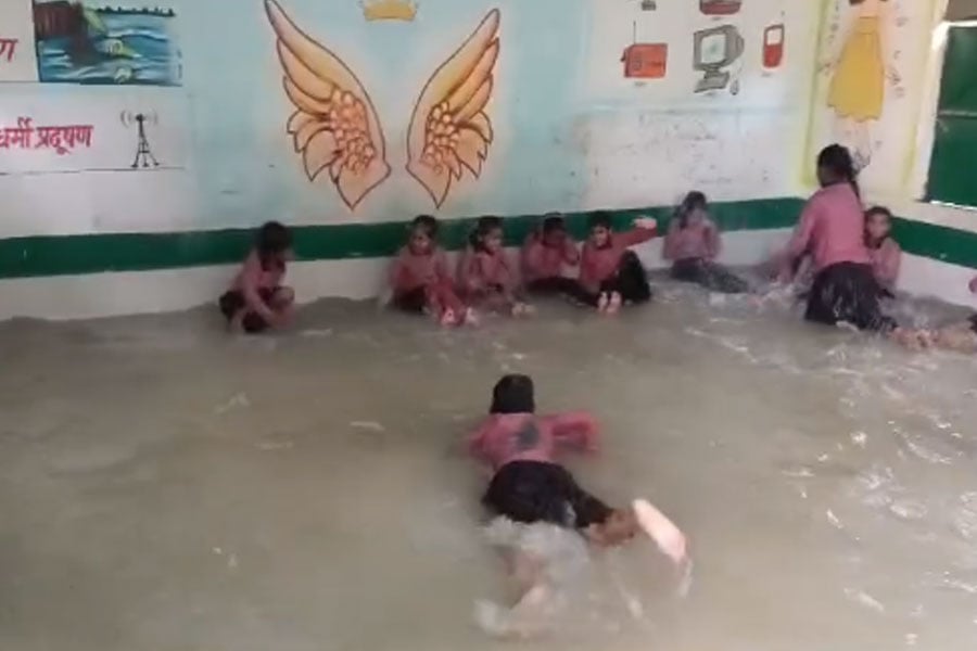 Uttar Pradesh school teacher made an artificial pool for students