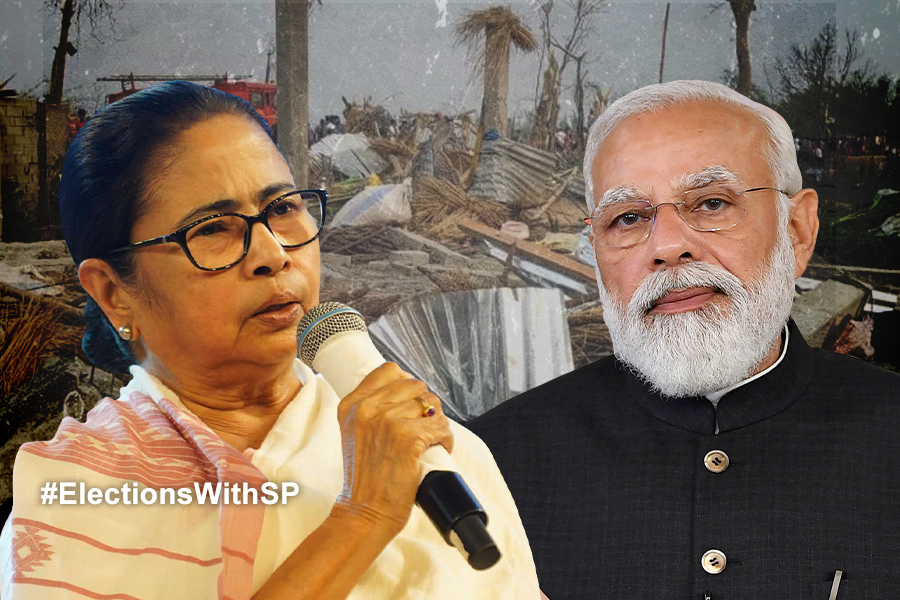 জলপাইগুড়ি গিয়েও দুর্যোগে চুপ কেন? প্রধানমন্ত্রীর ‘মানবিকতা’ নিয়ে প্রশ্ন মমতার