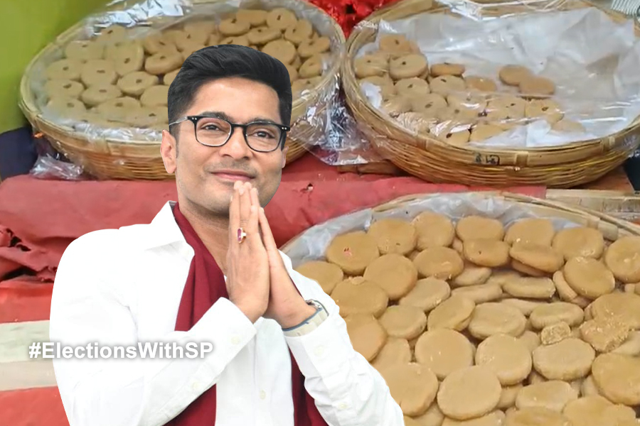 তারাপীঠে পুজো অভিষেকের, দিলেন কালীঘাটের সন্দেশ