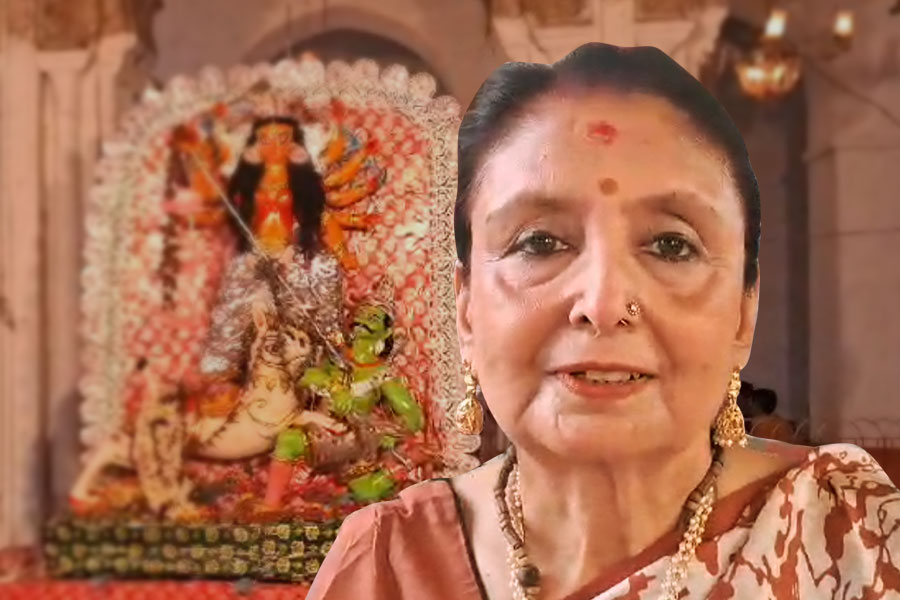বাসন্তীপুজোয় মাতল কৃষ্ণনগরের রাজবাড়ি, ভিড় সাধারণ ভক্তদেরও