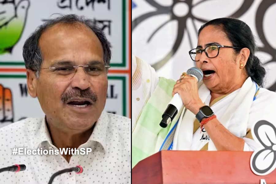 ‘সকালে বিজেপির, বিকেলে সিপিএমের পা ধরেন’, অধীরকে তোপ মমতার