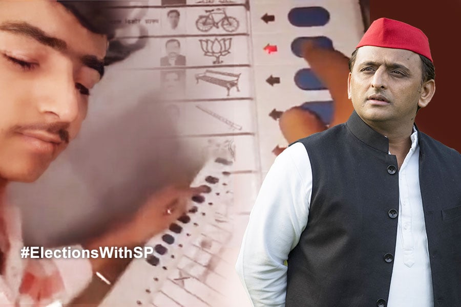 Akhilesh Yadav target election commission young man casted eight votes