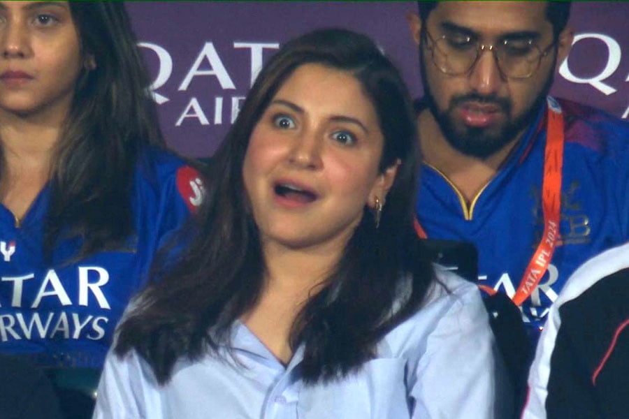 Anushka Sharma's many moods while cheering for Virat Kohli and RCB