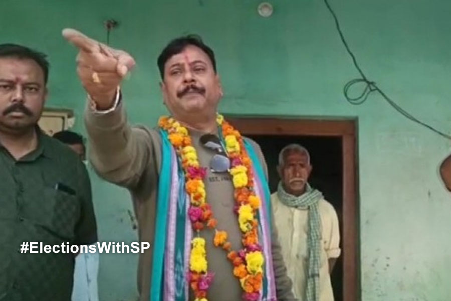 ভোট চলাকালীন ইভিএম ভাঙচুর! ওড়িশায় গ্রেপ্তার বিজেপি প্রার্থী
