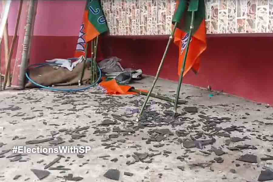 Crude bomb hurled at BJP leader residence at Amdanga
