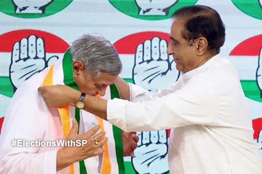 NCP leader Yoganand Shastri joins Congress