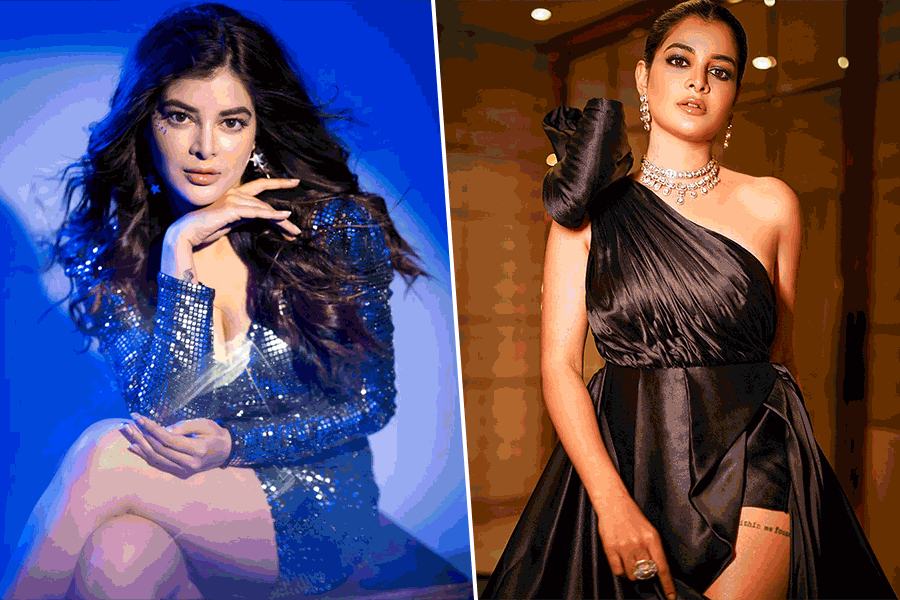 উঁকি দিচ্ছে বক্ষ বিভাজিকা থেকে উঁরুর ট্যাটু! শরীরের বারুদেই ছ্যাঁকা দিচ্ছেন মধুমিতা