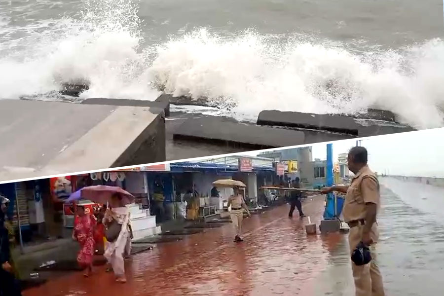 ঘূর্ণিঝড়ের দাপটে জলোচ্ছ্বাস দিঘায়, সৈকত থেকে ভিড় সরাতে লাঠি উঁচিয়ে তাড়া পুলিশের