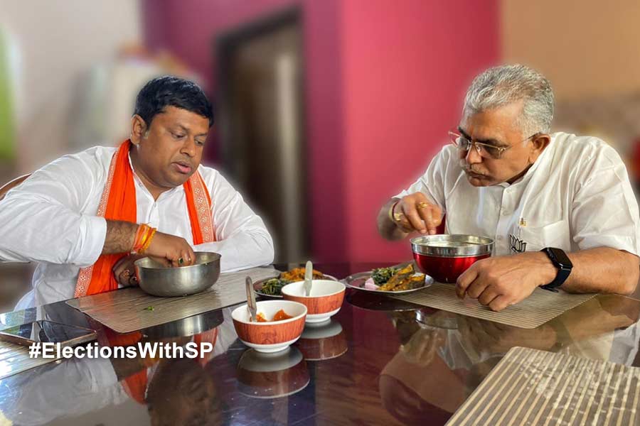 BJP candidate Dilip Ghosh and Sukanta Majumdar enjoyed fermented rice