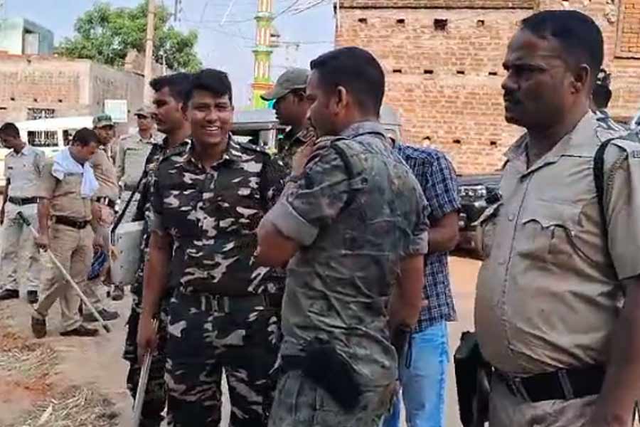 দিনেদুপুরে বোমা বিস্ফোরণ, চলল গুলিও, ভোট আবহে দুবরাজপুরে ব্যাপক চাঞ্চল্য