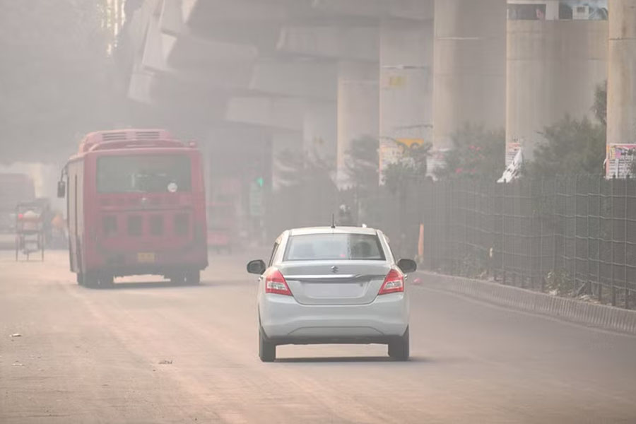 2 died 23 injured due to massive dust storm in Delhi