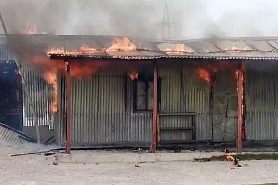 Raiganj: Massive fire broke out in Bharat Sevashram Sangha's school