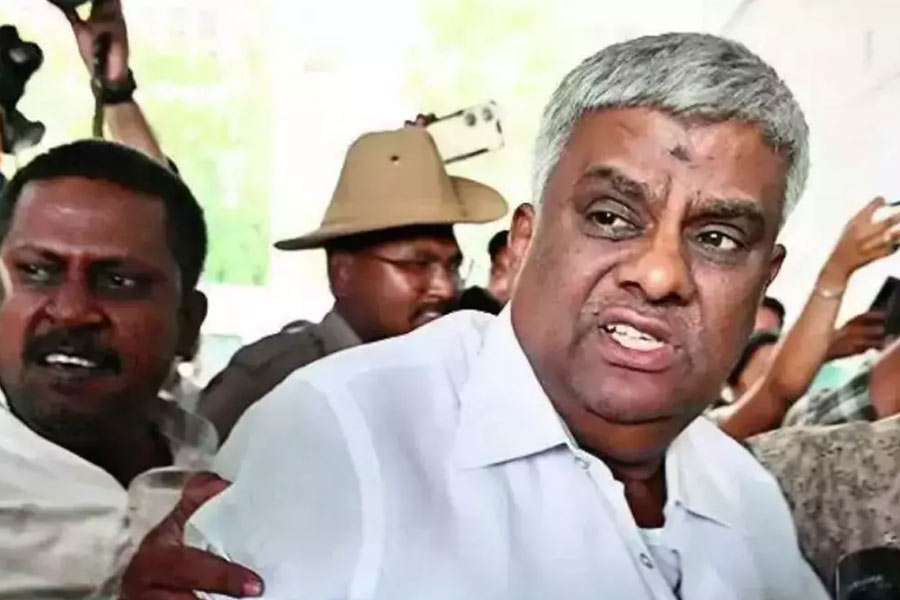 শর্তসাপেক্ষে জামিন পেলেন দেবেগৌড়ার ছেলে এইচ ডি রেভান্না