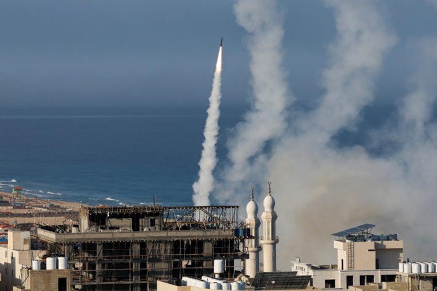 Hamas launches big missile attack in Israel