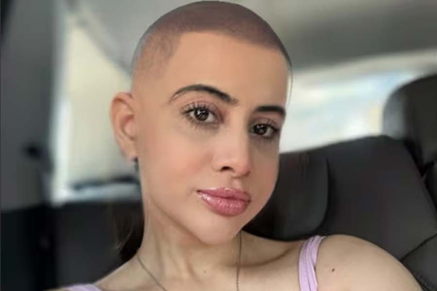 Urfi Javed Shares Bold Pic With No Hair