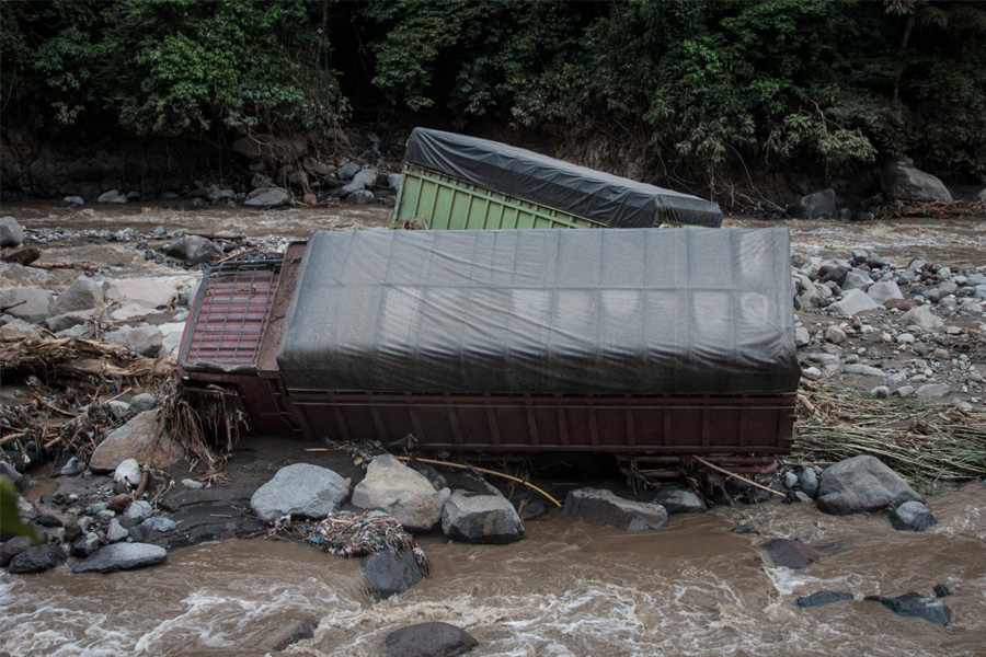34 killed in Indonesia amid flash floods