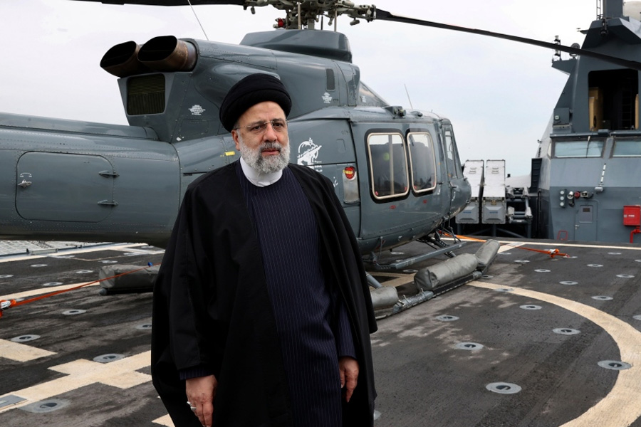 Chopper carrying Iran's President crashes