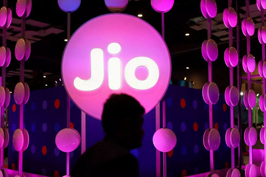 Reliance Jio launches plan that gives free access to Netflix, Amazon Prime Lite and more