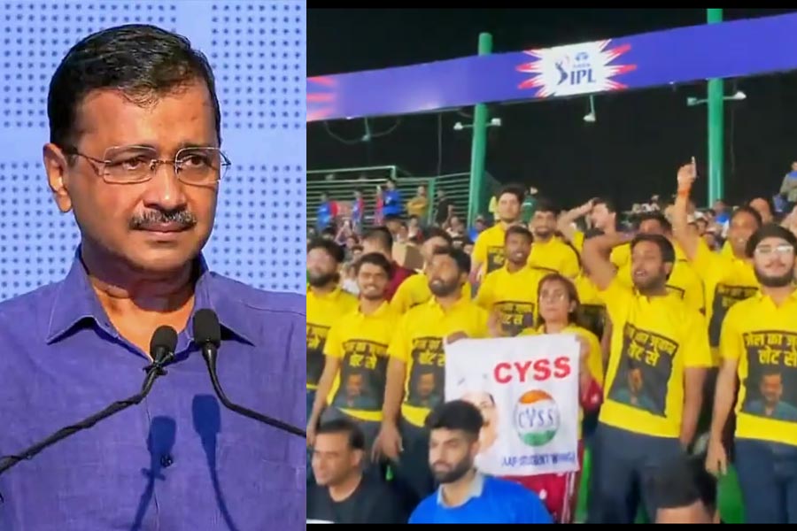 AAP supporters raise slogans in support of CM Arvind Kejriwal during IPL match