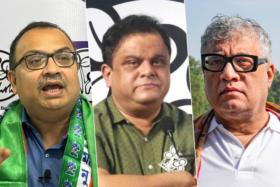 ব্রাত্যের ‘মধ্যস্থতা’, ডেরেকের দপ্তরে বৈঠকে ‘অভিমানী’ কুণাল, ড্যামেজ কন্ট্রোলে তৃণমূল?