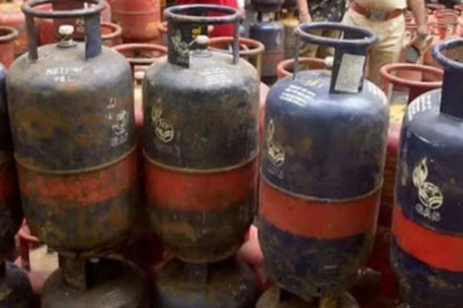 Prices of commercial LPG cylinders slashed