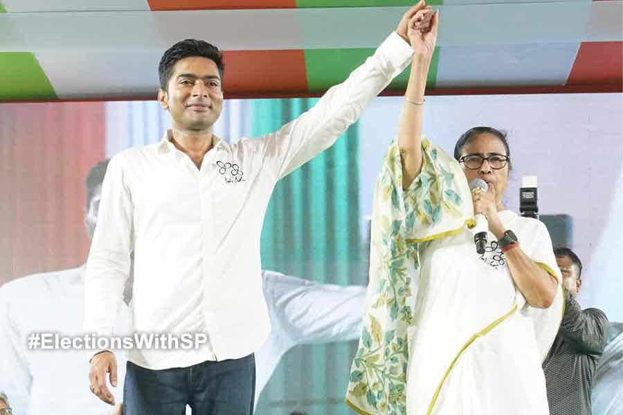 Mamata Banerjee praises Abhishek Banerjee in election campaign