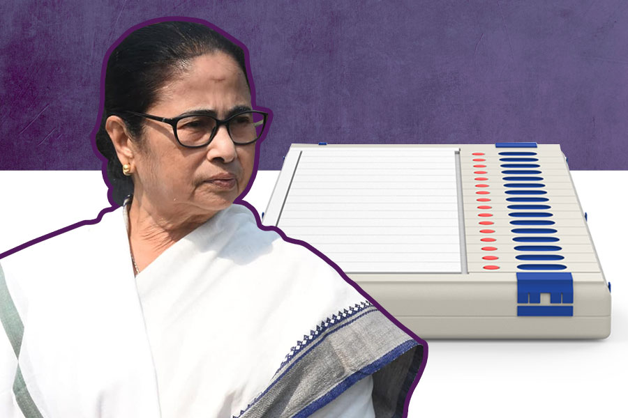 ‘হঠাৎ করে ভোটের হার বেড়ে গেল, ১৯ লক্ষ ইভিএম মিসিং’, বিস্ফোরক মমতা