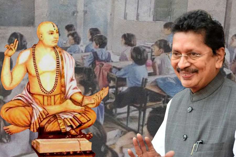 স্কুলপাঠ্যে মনুসংহিতা! বিতর্কের মাঝেই মুখ খুললেন মহারাষ্ট্রের শিক্ষামন্ত্রী