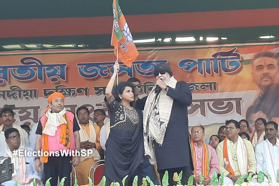 2024 Lok Sabha Election: wife of TMC candidate joins BJP taking flag from Mithun Chakraborty