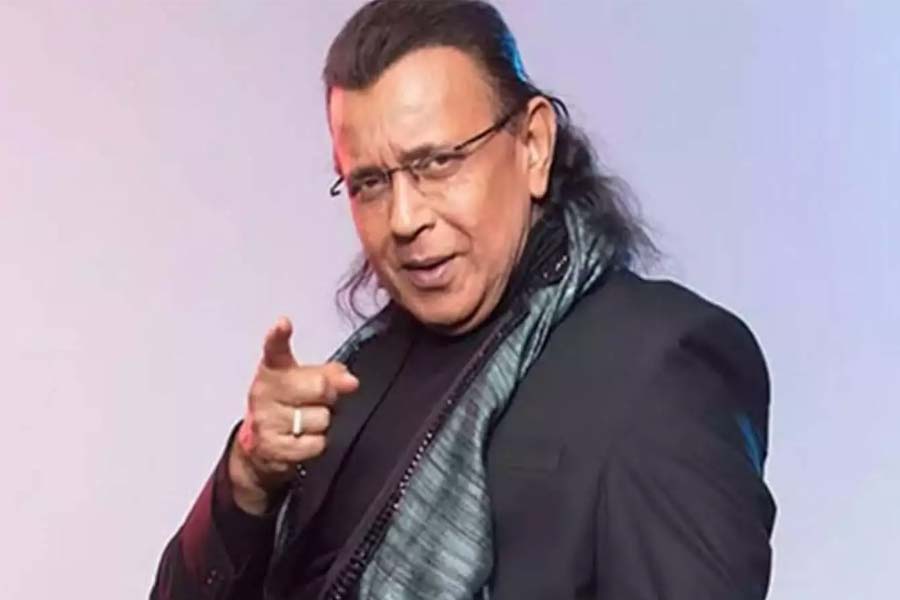 ভোটের বাজারে চমক দিলেন মিঠুন! ‘মহাগুরু’ এবার আইনজীবী?