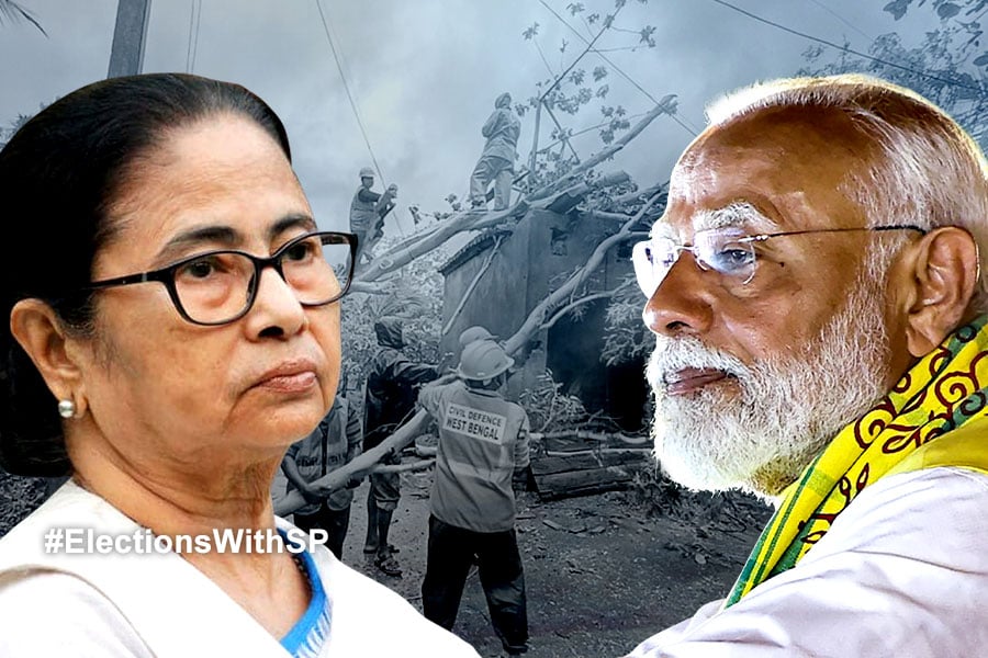 Mamata Banerjee and Narendra Modi engages in verbal spat over cyclone Remal
