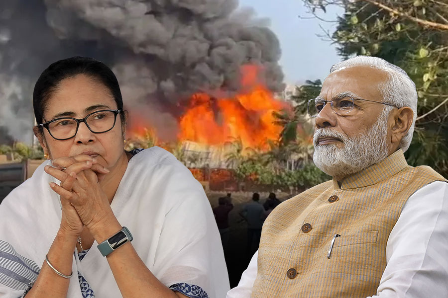 PM Narendra Modi and CM Mamata Banerjee expresses grief at loss of lives in Rajkot fire tragedy