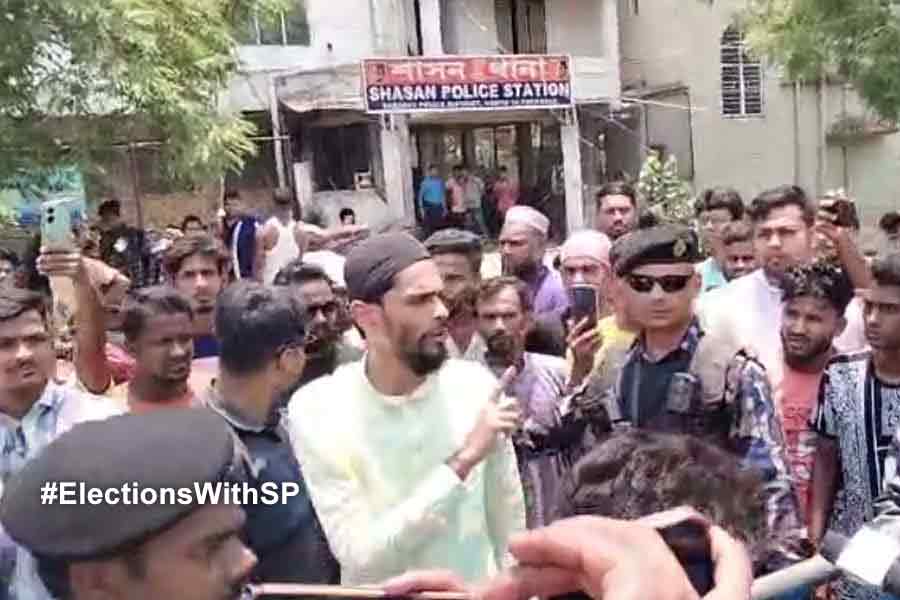 Clash broke out between tmc and Isf worker in Shashan