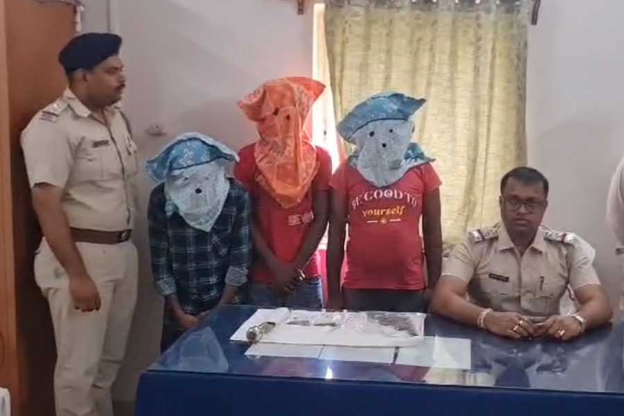 Police caught 6 criminals at Hooghly