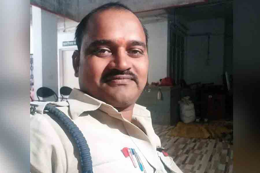 Madhya Pradesh Cop Ran Over for trying to stop Illegal Sand Mining