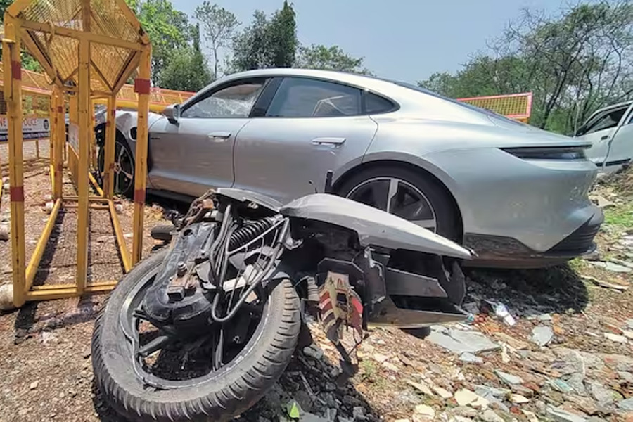 পোর্শের চালক ‘সাবালক’, আদালতে দাবি পুলিশের, ‘দুর্ঘটনা নয় খুন’, বলছেন সন্তানহারা মা