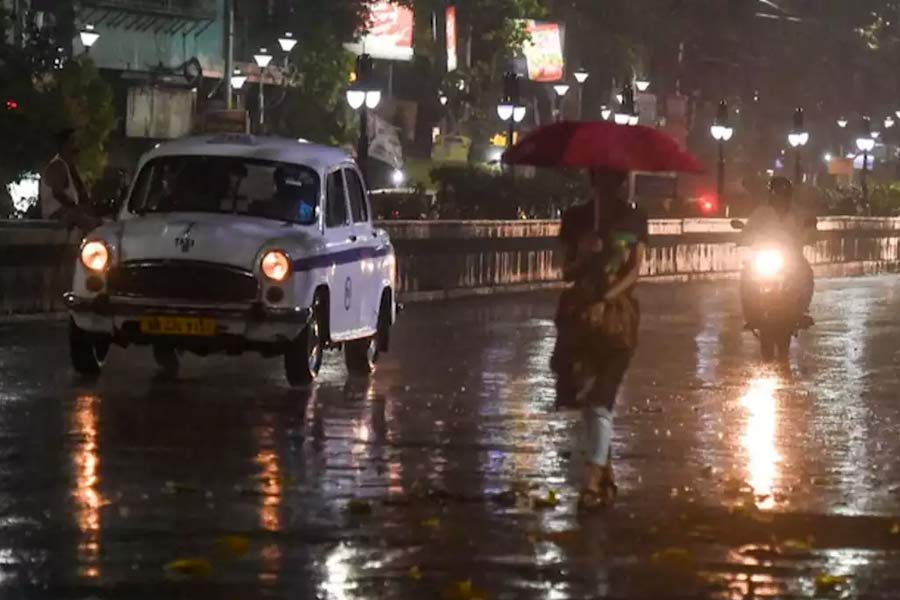 রবিবার পর্যন্ত ভারী বৃষ্টি, ঝোড়ো হাওয়ায় লন্ডভন্ড হতে পারে বাংলা